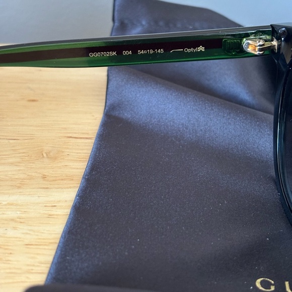 Gucci Round Tinted Sunglasses with Sherry Line on the side - Picture 2 of 10